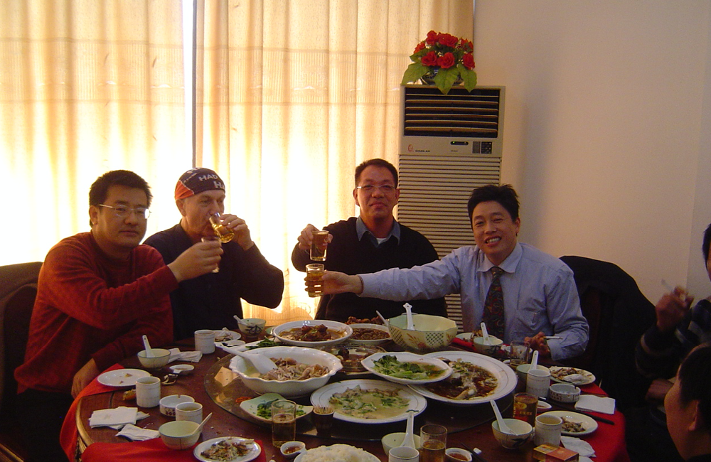 Shanghai BOOM's General Manager Shen had lunch with Bulgarian and Singaporean customers