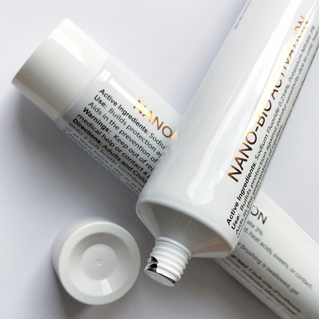 D38 270um white sheet offset printing + hot stamping with glossy surface large screw cap-1