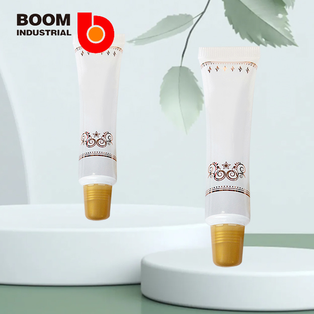 Lip Gloss Tube Factory Delights Customers with 5LPE Tubes