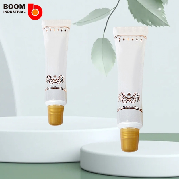 How to Choose the Best Lip Mud Tubes for Your Cosmetic Brand