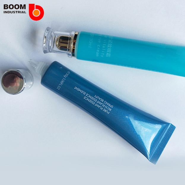 Travel Smart with These Eye Lip Tube Selection Tips